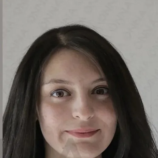 Kadın protez saç uygulaması yapılmış Onna Hair danışanı